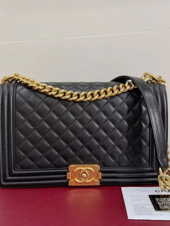 CHANEL Handbags - [Final Price] CHANEL Quilted New Medium Boy Flap Black